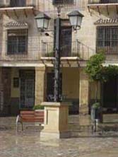 Farolas de las plazas de &Uacute;beda. No es verdad que se est&eacute;n copiando en Baza como afirma nuestro Ayuntamiento.